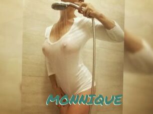 MONNIQUE_