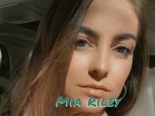 Mia_Riley
