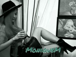 MoniqueM